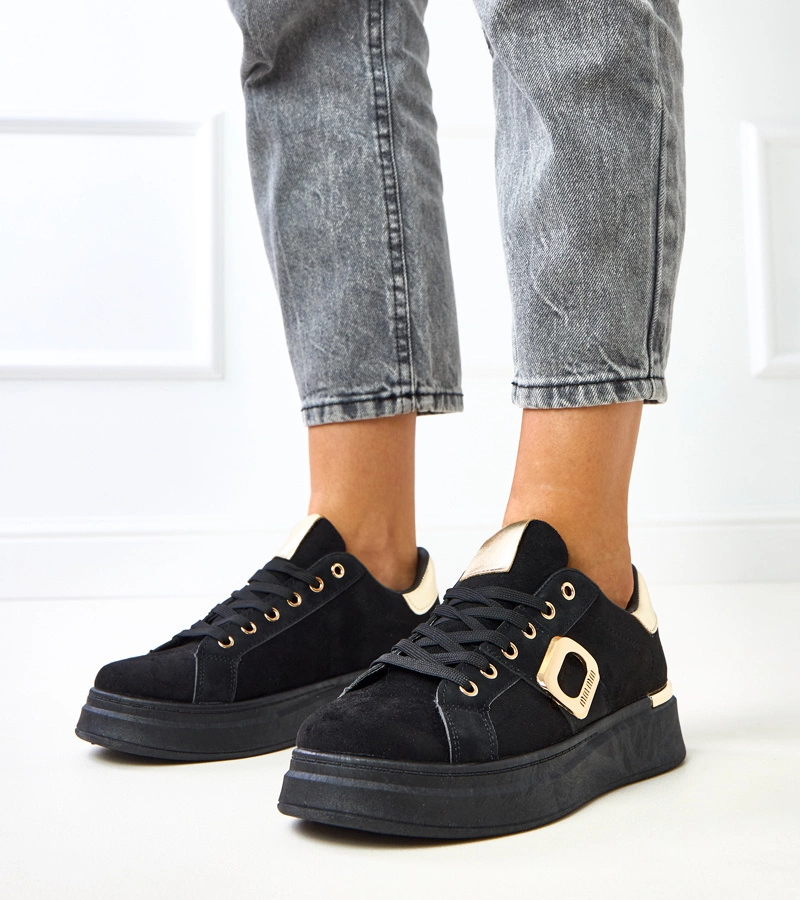 Fekete platformos tornacipő arany kiegészítőkkel Laumen