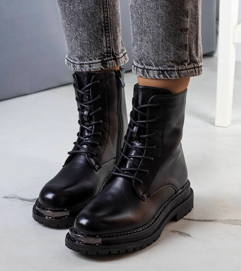 Fekete bélelt bokacsizma Vanta