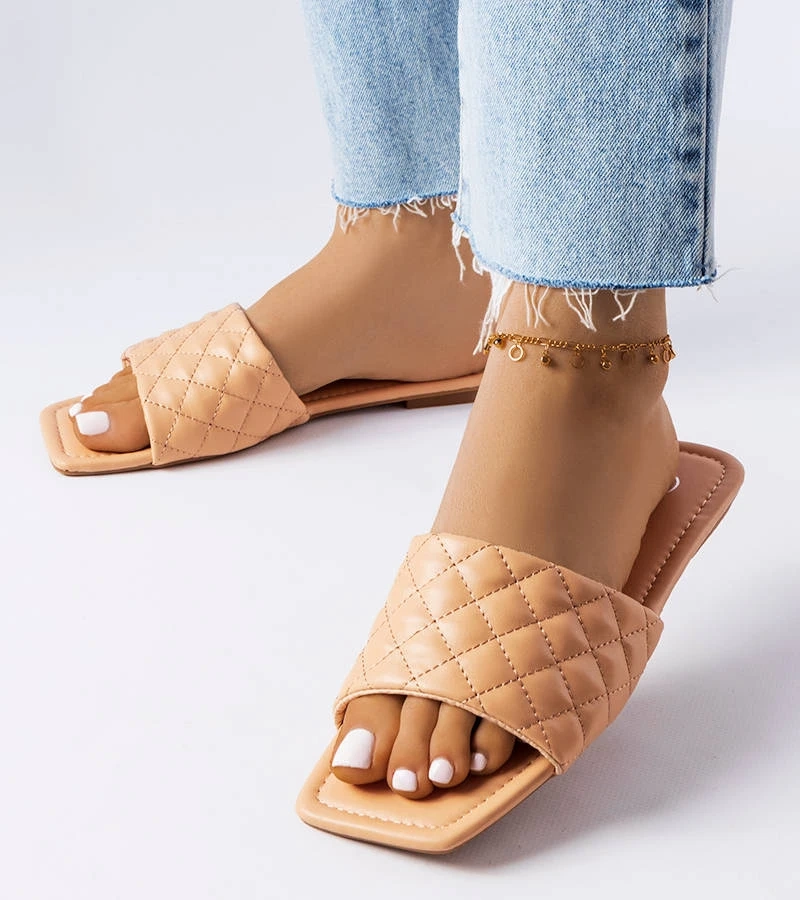 Rózsaszín elegáns papucsok Labrie díszítéssel