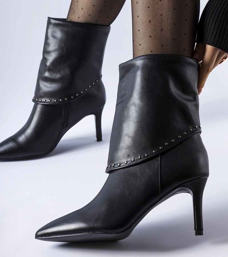 Fekete béléses tűsarkú Cipresso bokacsizma