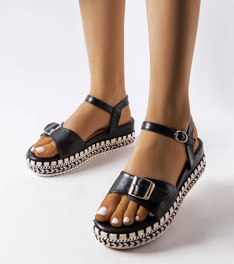 Fekete platformos szandál Manuela