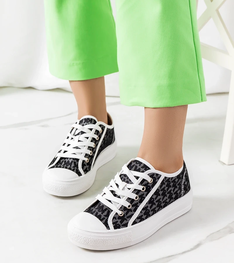 Fekete Chelms tornacipők