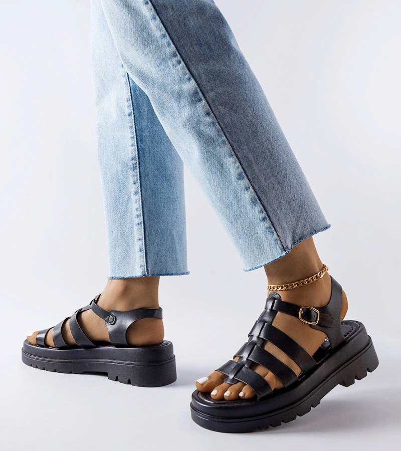 Fekete szandál Saidi útmenti talppal