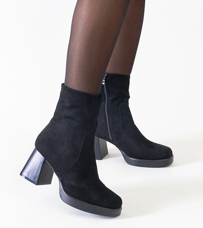 Fekete, négyzet orrú, ökológiai velúr, tűsarkú csizma Rumaila.