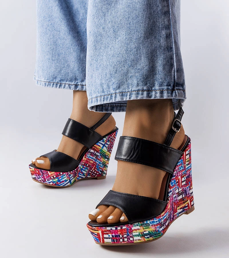 Fekete díszített talpú szandál Westtide