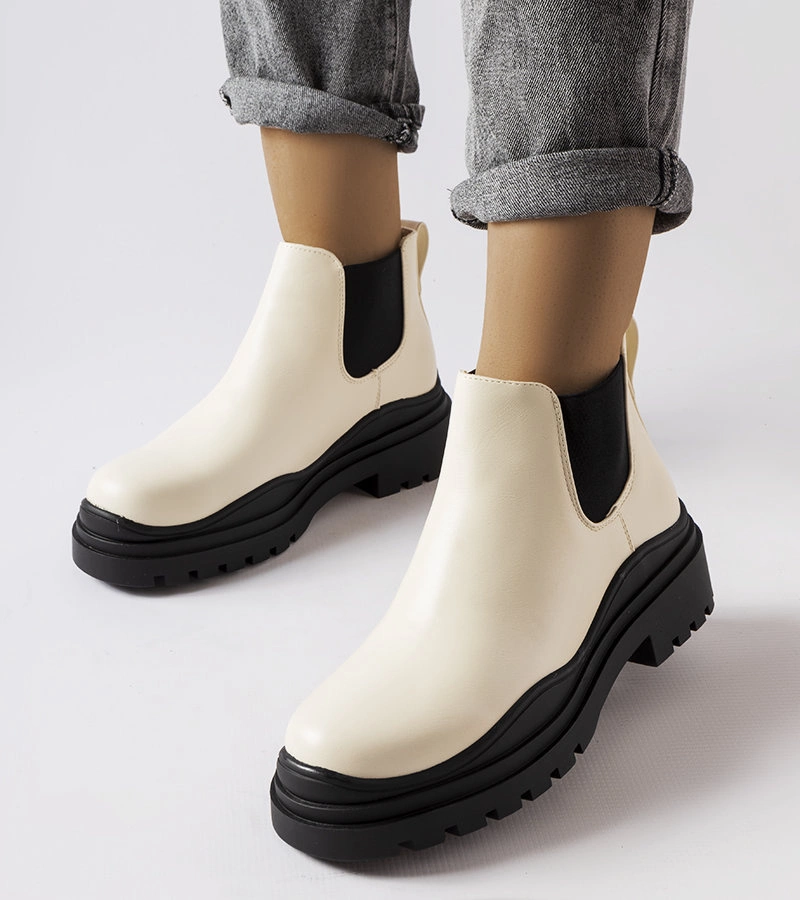 Barna bokacsizma fekete platformon Marinone