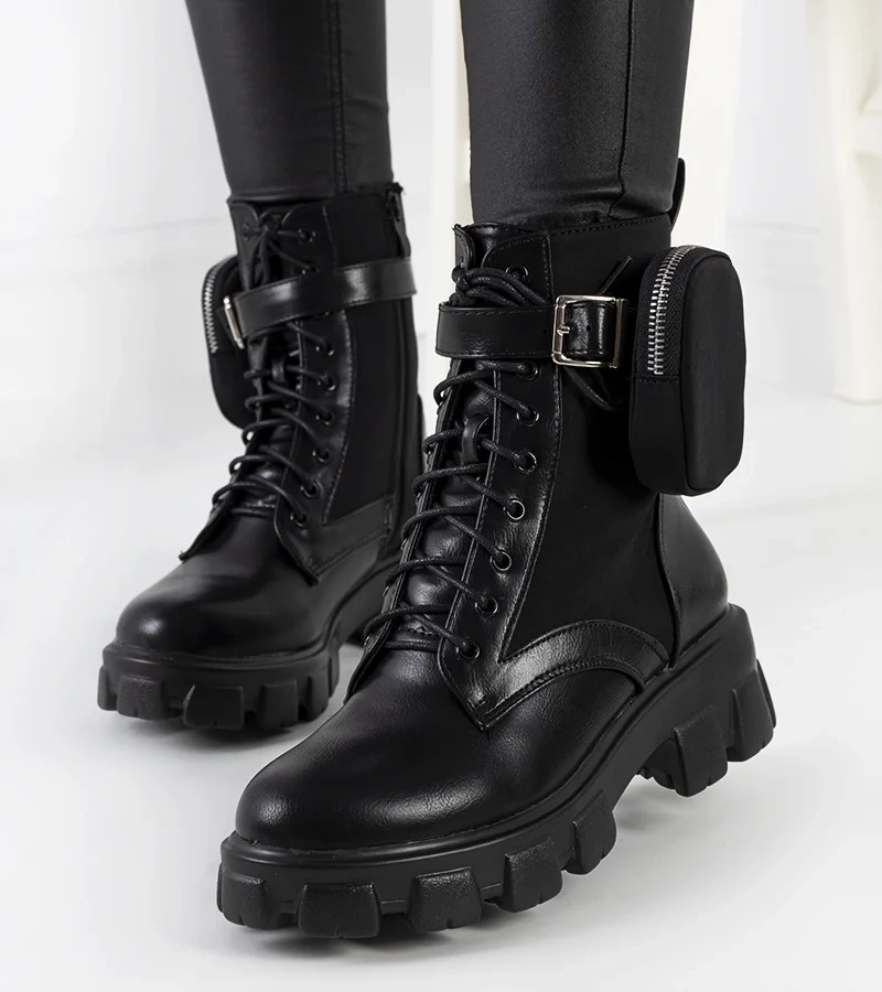 Fekete bokacsizma Adamson táskával