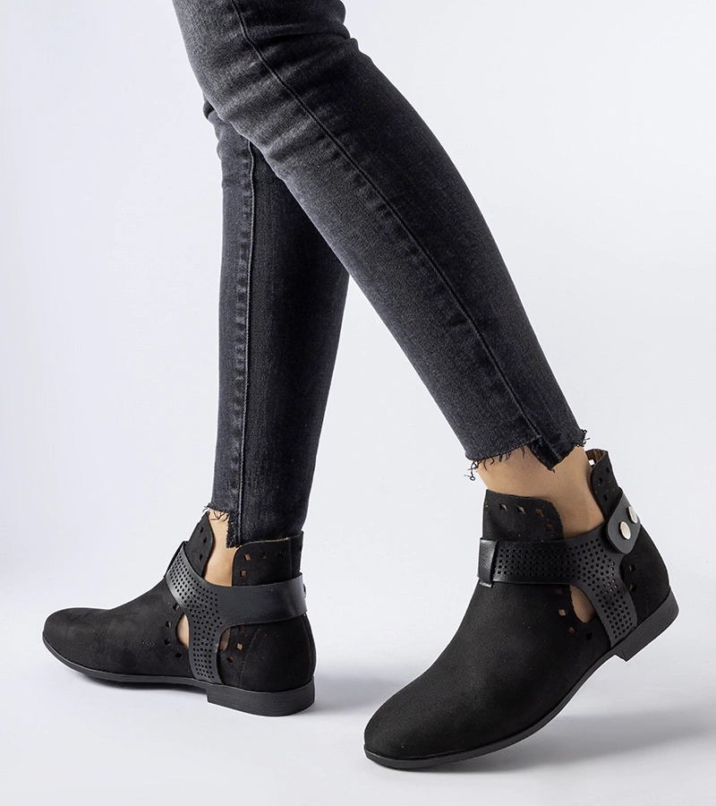 Fekete csipkés, mélyen kivágott Lungodora bokacsizma