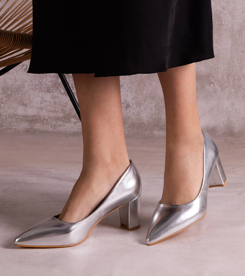 Ezüst Tunia sarokcipők