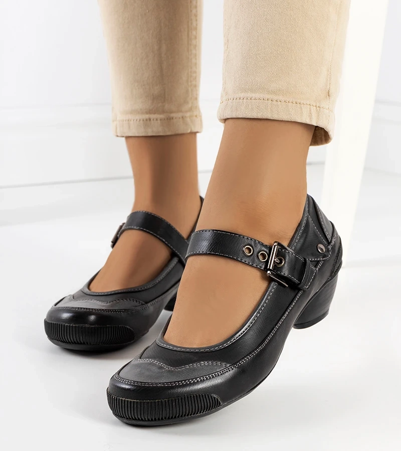 Fekete pántos magassarkú cipő Via