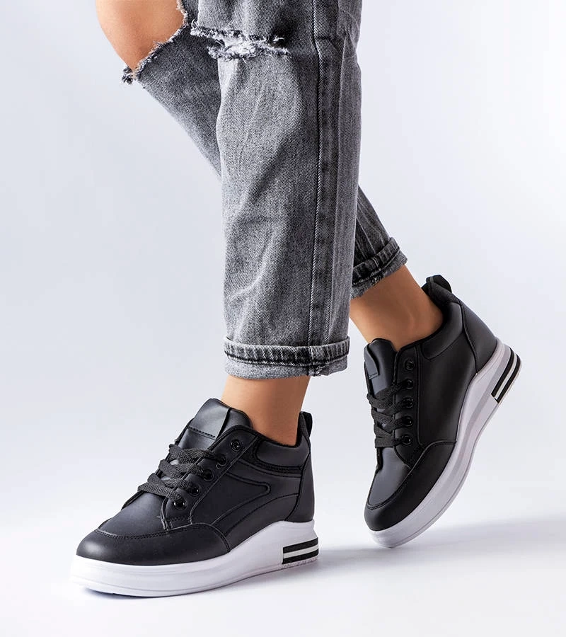 Fekete csillogó csukott cipők Bonevil