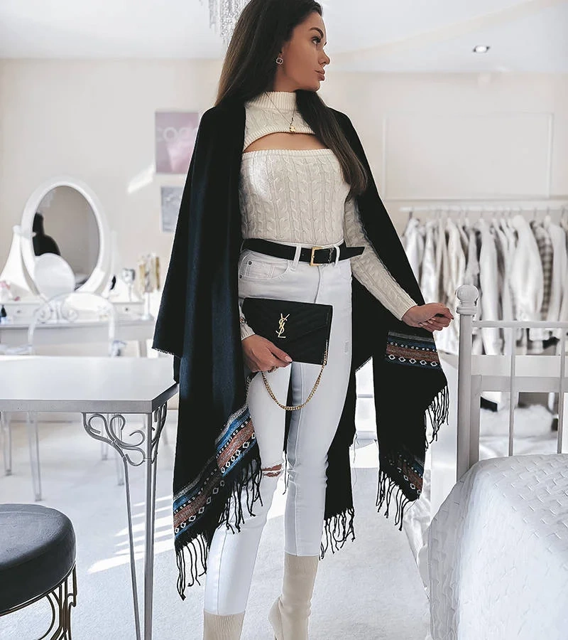 Fekete fringés Jakobe poncsó