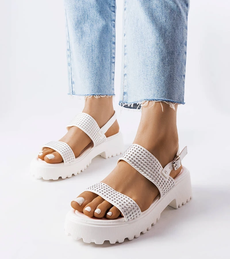 Fehér strasszokkal díszített szandál Biloxi