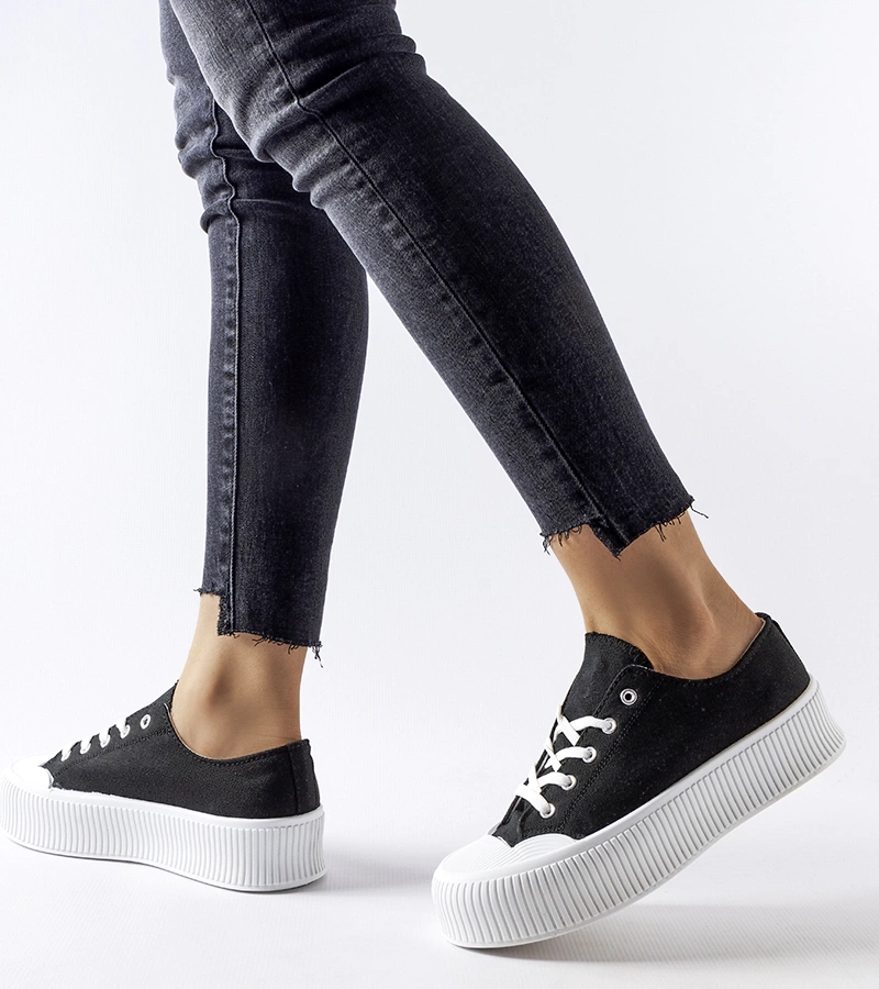 Fekete tornacipő fehér platformon Fortunata