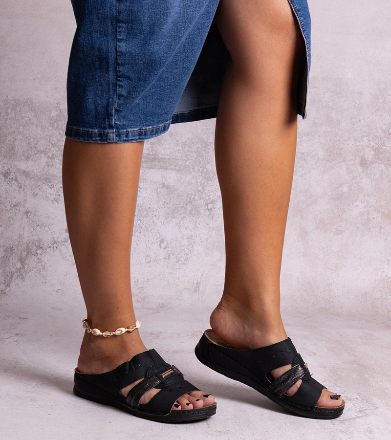 Karime klasszikus fekete papucsok