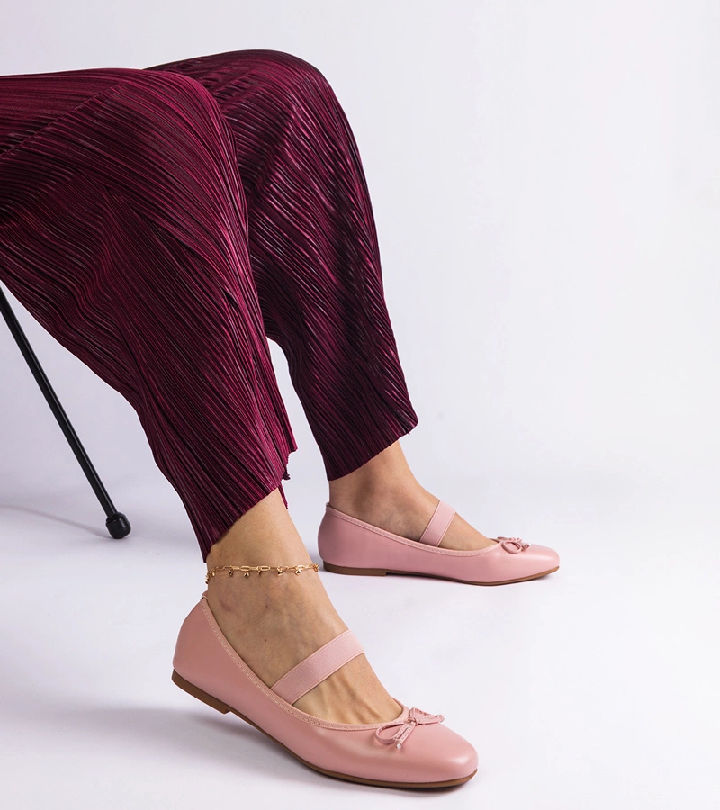 Rózsaszín balerinacipők gumival és díszes masnival Newton