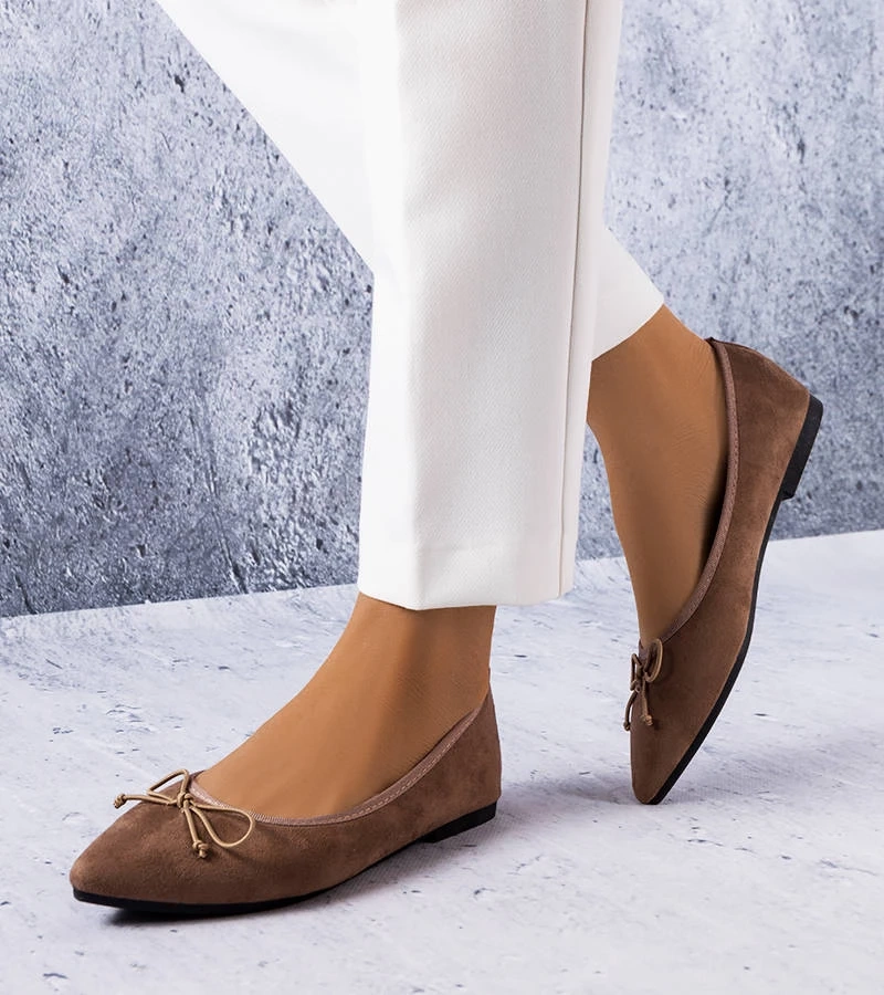 Barna balerina hegyes orrrel Latour