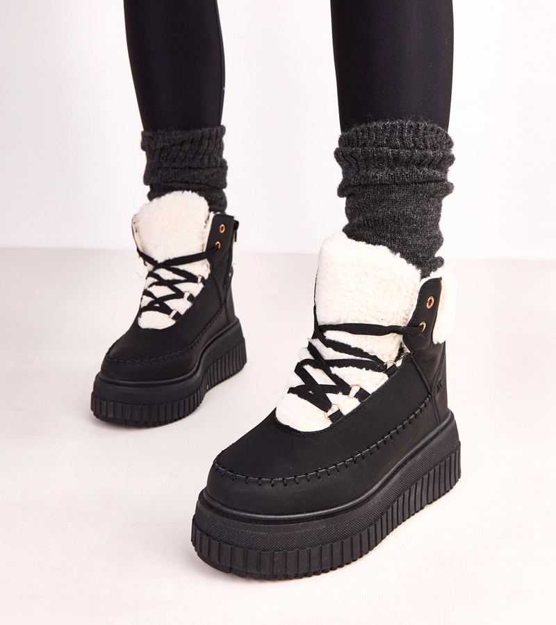 Lorraine fekete sportos, bélelt platformos bokacsizma