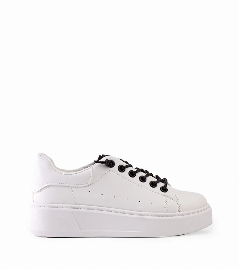 Fehér Asmait tornacipő látványos díszítéssel