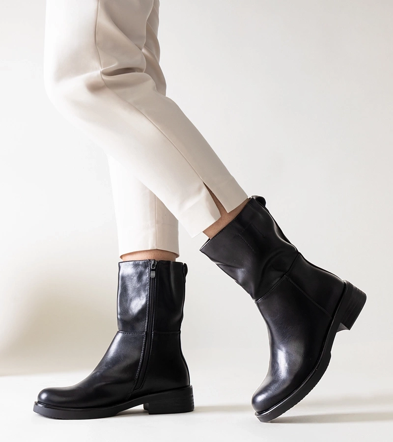 Fekete klasszikus bokacipő eko bőrből Atiena