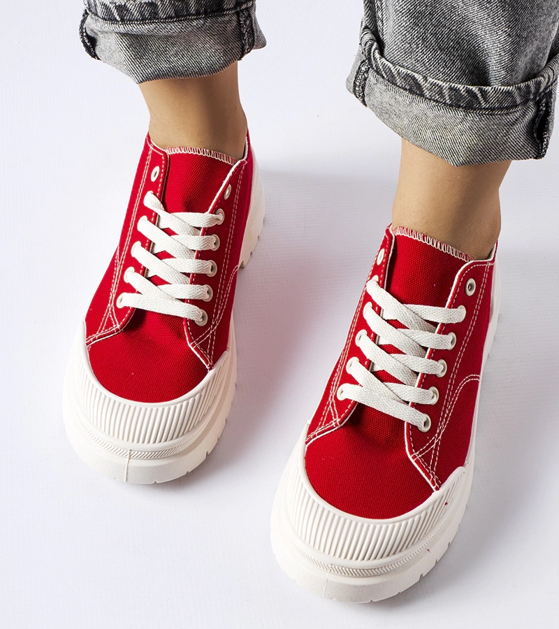 Piros anyagból készült Nassar tornacipők