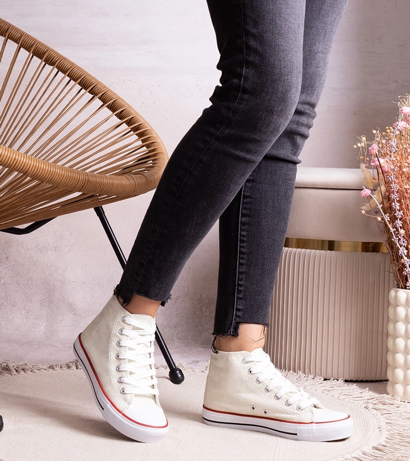 Fehér, magas, hálós, fényes Ranifali tornacipő.