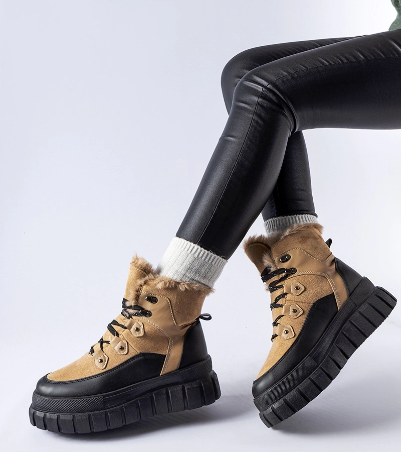 Cervantes sárgásbarna bokacsizma vastag talppal