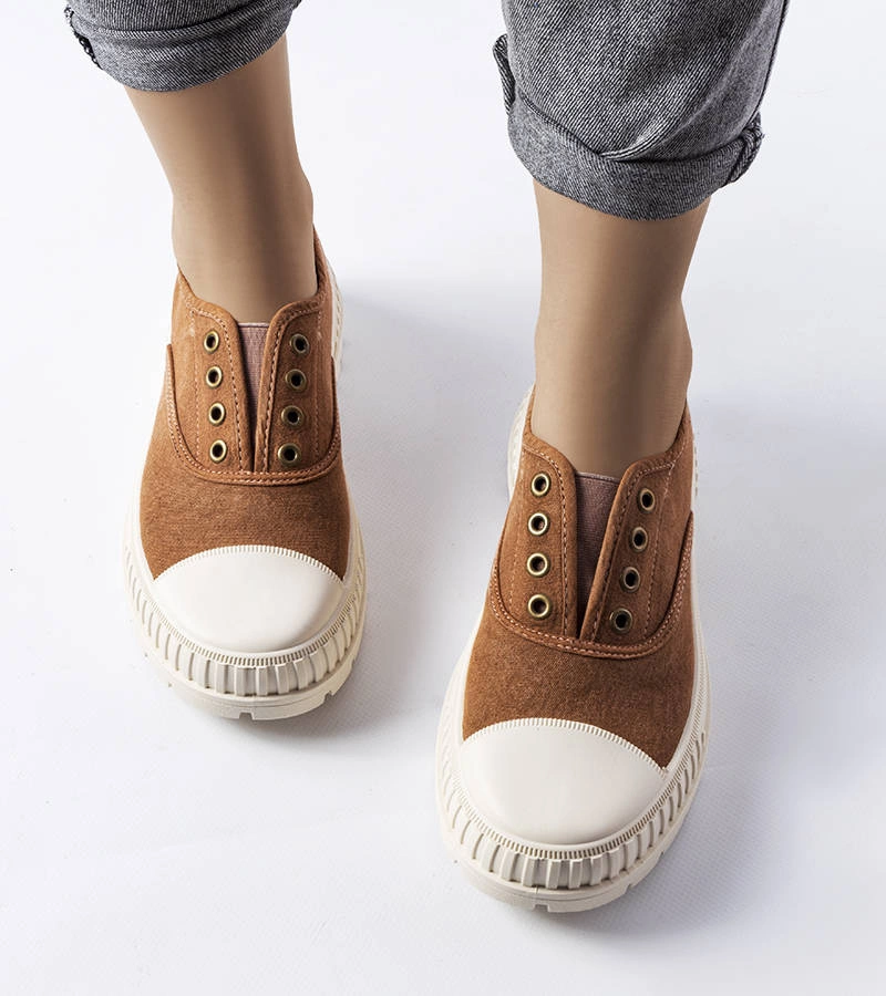 Barna gumicipők Walton