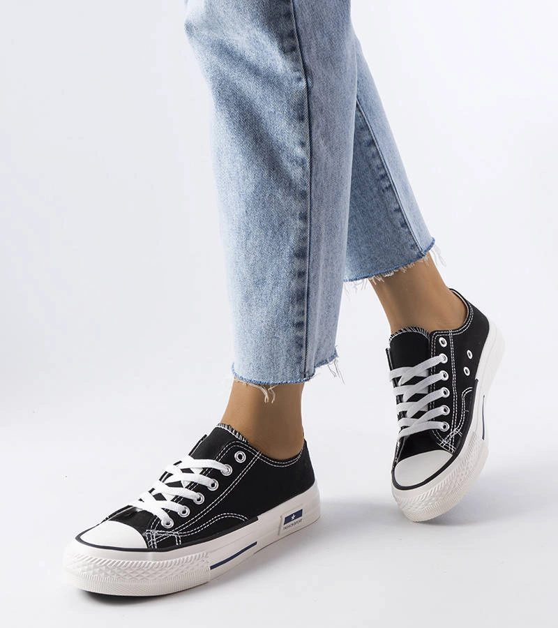 Fekete Roslyn tornacipők