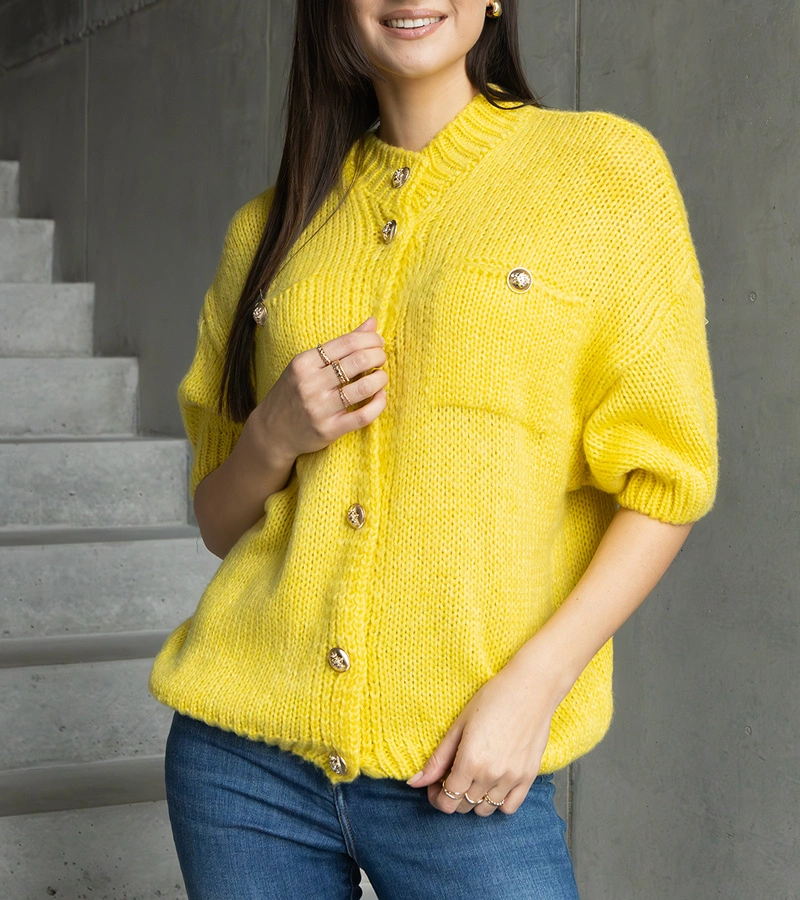 Shela sárga női rövid ujjú pulóver díszes gombokkal