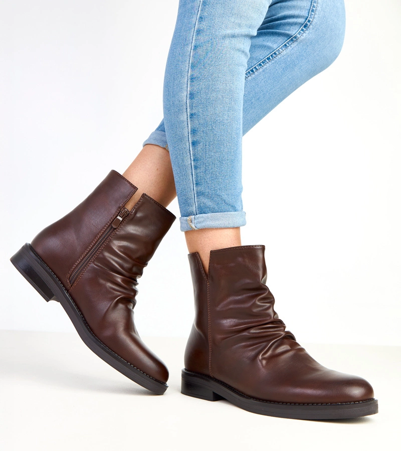 Alexis barna női bokacsizma ráncolással az elején