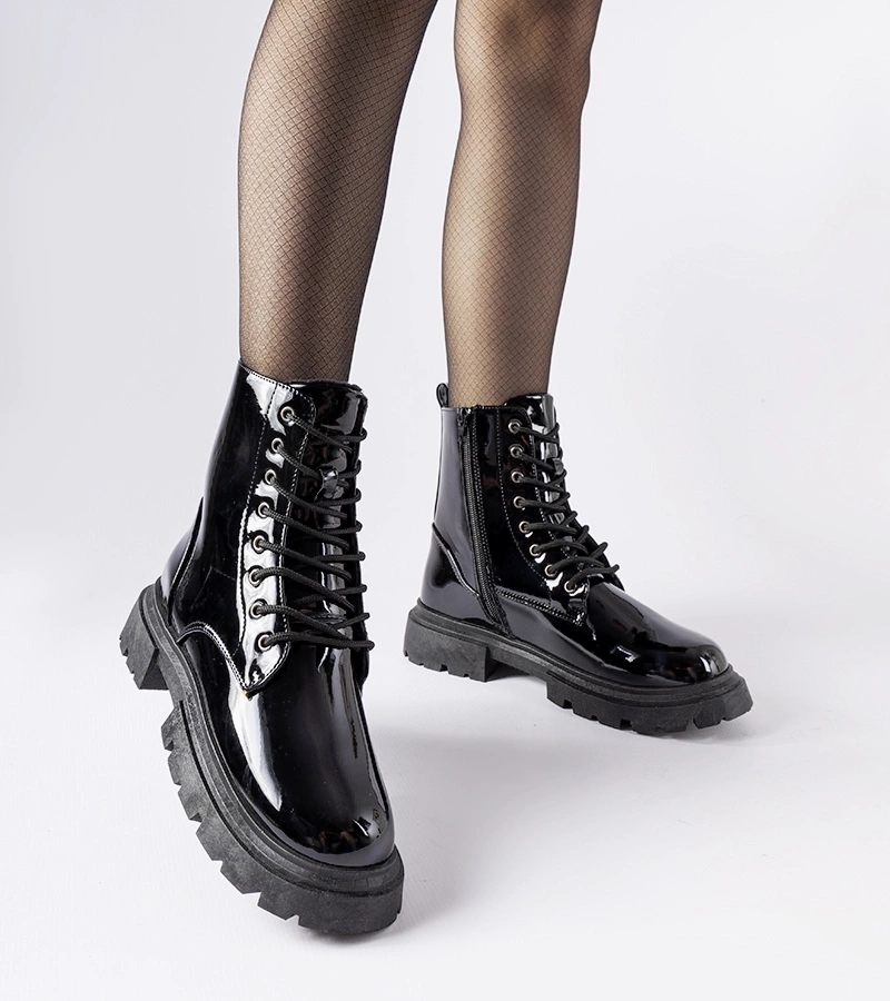 Fekete fényes női bakancs Hansine