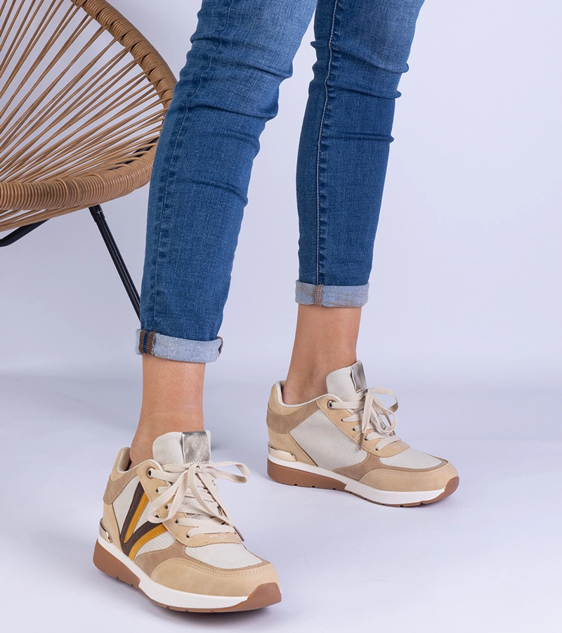 Ninella rejtett telitalpú női barna tornacipő