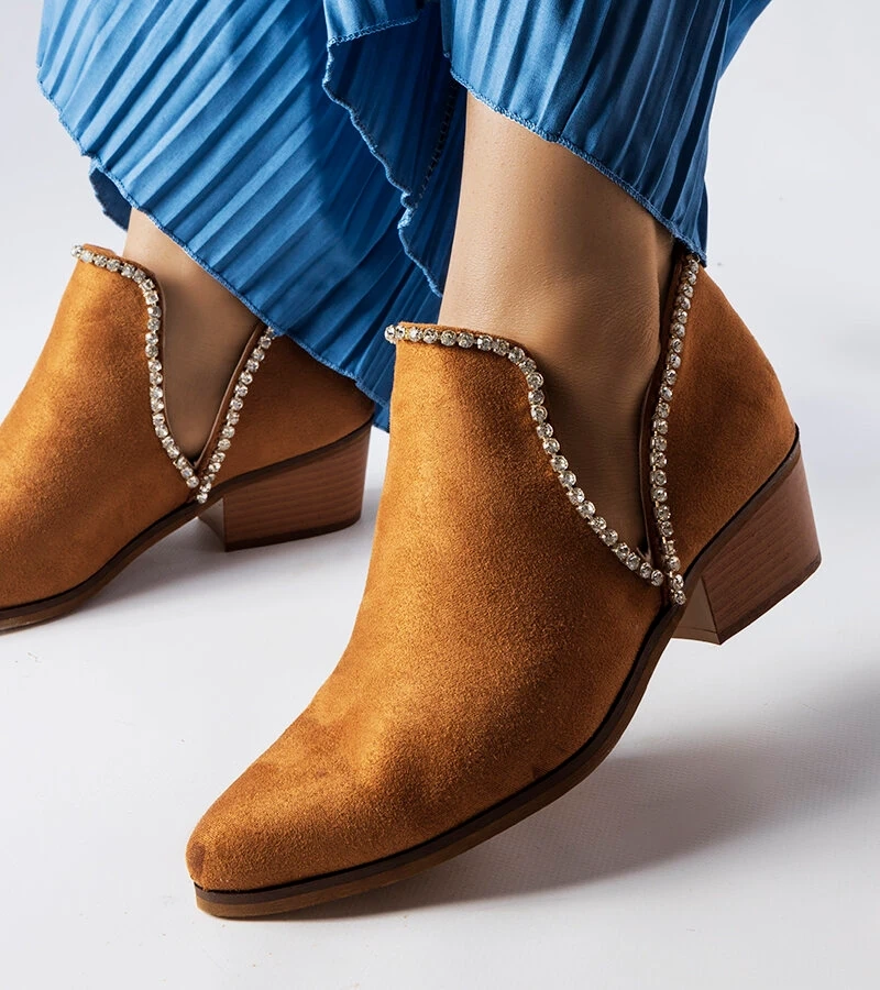 Barna cirkóniadíszes bokacsizma Ditten