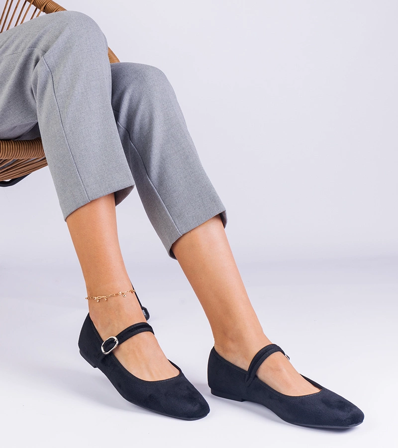 Fekete balerinák gumipánttal és szögletes orral Averina