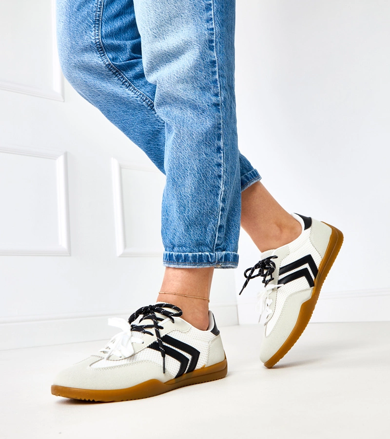 Fehér hálós tornacipő fekete betéttel Malkan