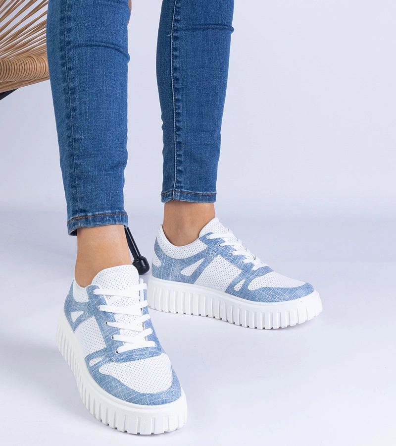 Kék lyukacsos tornacipő masszív talppal Lusinda