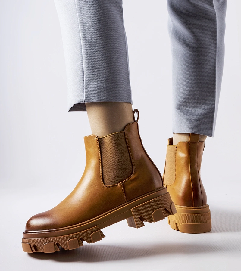 Barna bőr csizma Castell