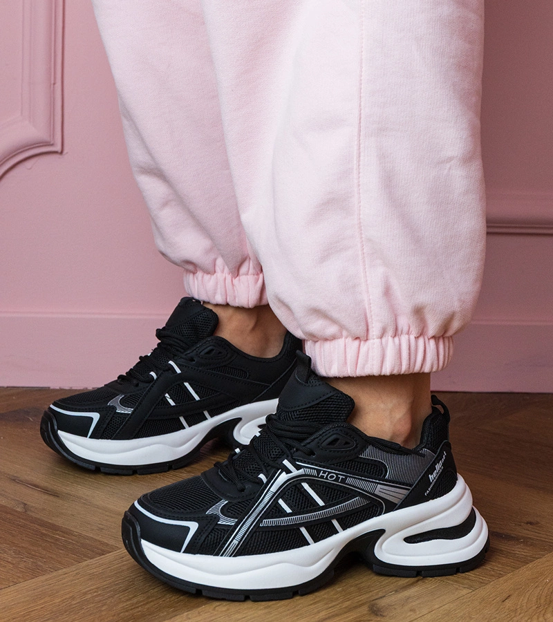 Manora fekete sportos tornacipő masszív talppal