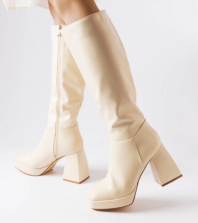 Villanova masszív sarokkal bézs csizma