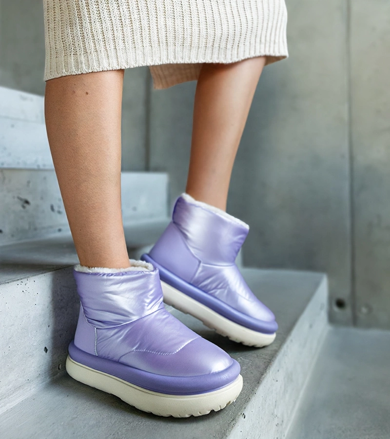 Lila meleg platformás hócsizma Cores márkájú.