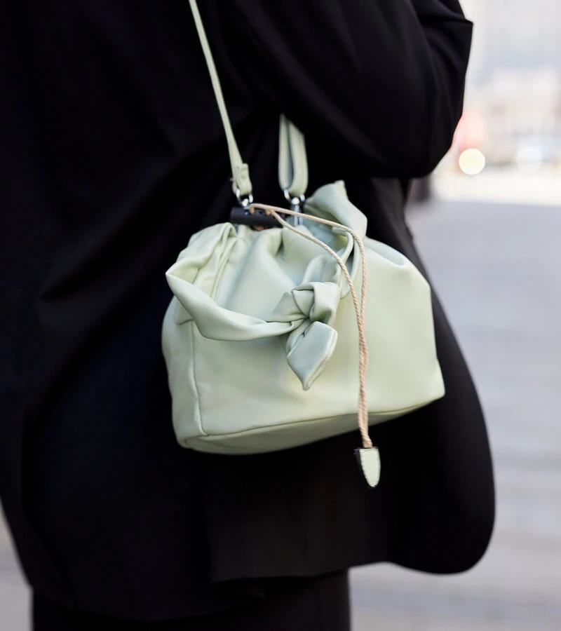 "Aamala" zöld kis zsák típusú táskája