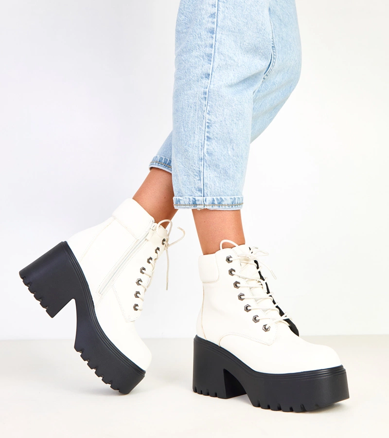 Fehér bakancs masszív sarokkal és platformmal Janja