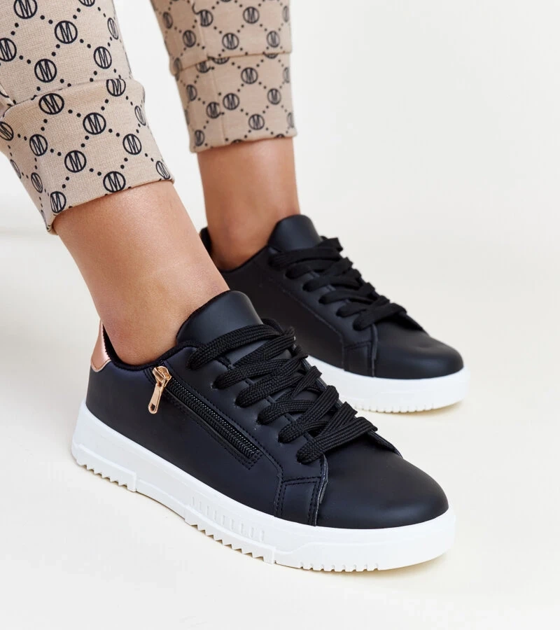 Fekete cipők oldalsó cipzárral Shanna-tól