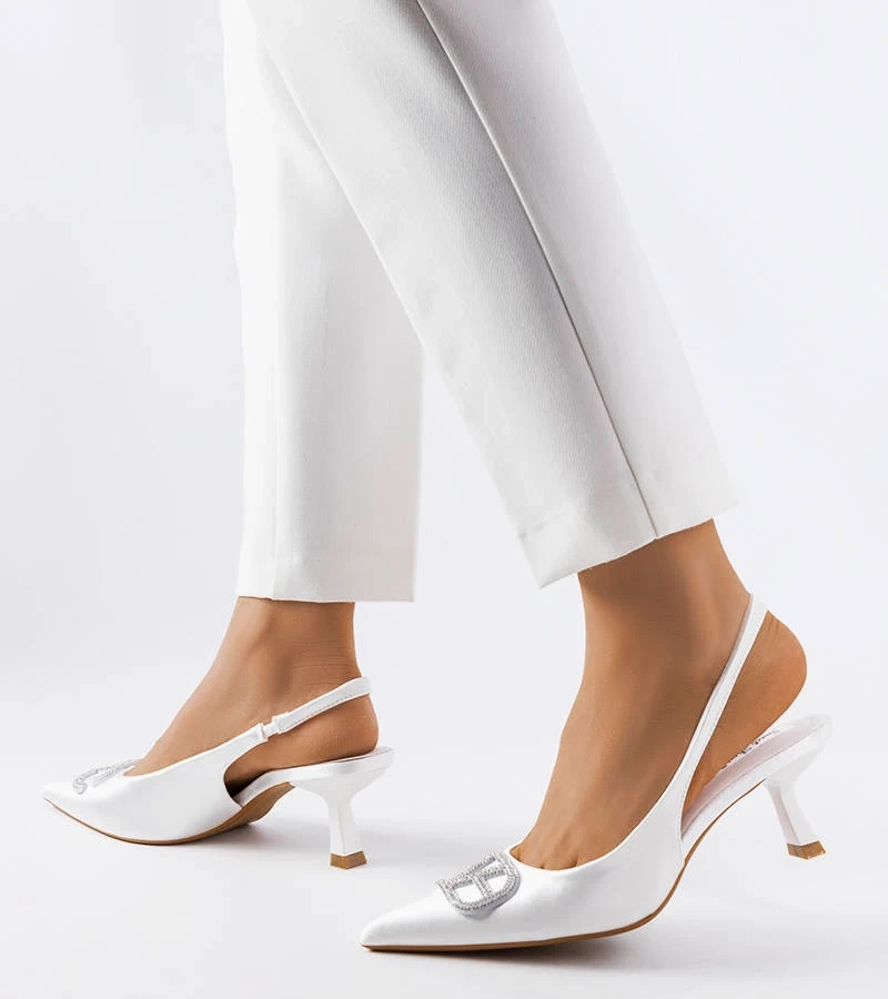 Fehér cirkóniával díszített Lafontaine tűsarok