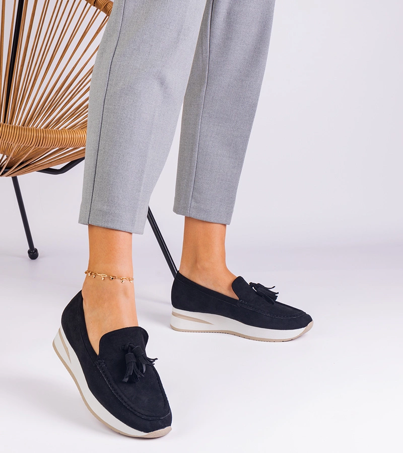 Fekete női platformos mokaszin Selerina díszítéssel