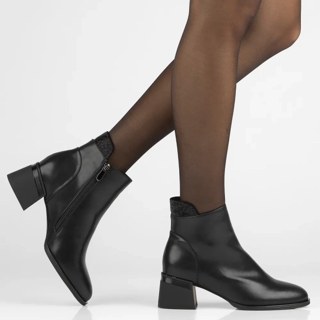 Jean fekete, valódi bőr, cirkóniás, vastag sarkú bokacsizma