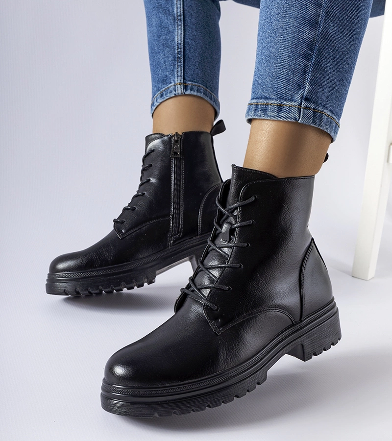 Fekete bélelt trapper Vinceza