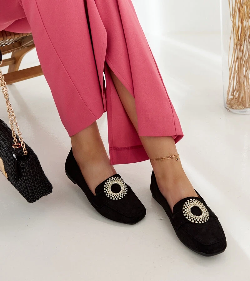 Cyrkonokkal díszített fekete Celena mokaszinok