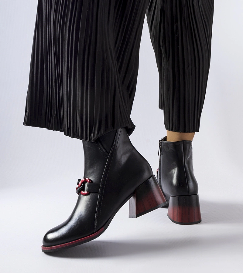 Fekete elegáns bokacsizma Vinceza talppal